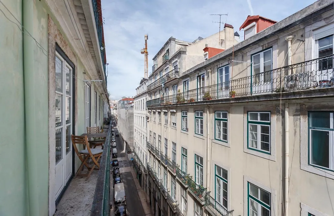 Central Bedroom In Shared House In Chiado - Historic Center Of Lisbon-1