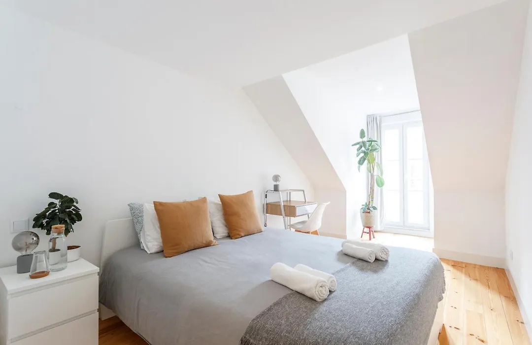 Central Bedroom In Shared House In Chiado - Historic Center Of Lisbon-1