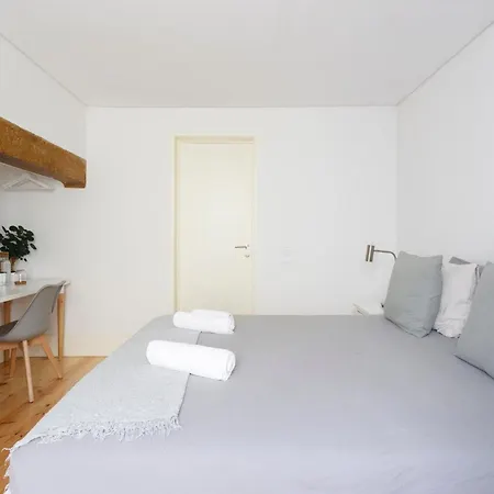Central Bedroom In Shared House In Chiado - Historic Center Of Lisbon-2