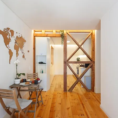 Central Bedroom In Shared House In Chiado - Historic Center Of Lisbon-3